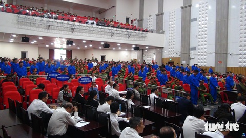 Vụ 70 giang hồ Phú Quốc: 3 án chung thân, không có án tử hình- Ảnh 1. Toàn cảnh phiên tòa tuyên án 70 giang hồ Phú Quốc sáng 31-1- Ảnh: BỬU ĐẤU