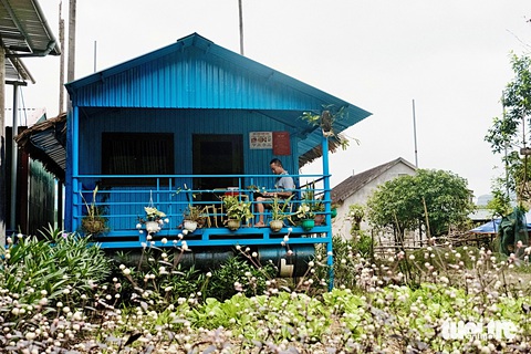 Những nhà bè vượt lũ thành homestay xinh xắn đưa du khách hòa vào cộng đồng người dân tộc Nguồn ở Tân Hóa - Ảnh: SƠN LÂM Những nhà bè vượt lũ thành homestay xinh xắn đưa du khách hòa vào cộng đồng người dân tộc Nguồn ở Tân Hóa - Ảnh: SƠN LÂM