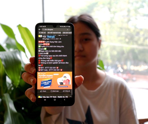 Cơ quan chức năng khuyến cáo người dân phải cẩn trọng hơn khi mua hàng online vào những ngày cận Tết - Ảnh: B.HIẾU Cơ quan chức năng khuyến cáo người dân phải cẩn trọng hơn khi mua hàng online vào những ngày cận Tết - Ảnh: B.HIẾU