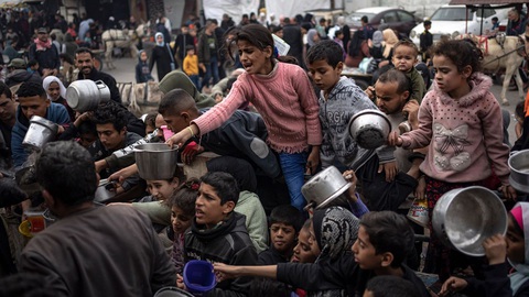 Người dân Palestine ở dải Gaza thiếu lương thực trầm trọng - Ảnh: CNN Người dân Palestine ở dải Gaza thiếu lương thực trầm trọng - Ảnh: CNN