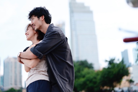 Phương Anh Đào nói về tin đồn 'phim giả tình thật' với Tuấn Trần- Ảnh 3. Phương Anh Đào và Tuấn Trần hóa thân thành cặp đôi yêu nhau sâu đậm trên phim