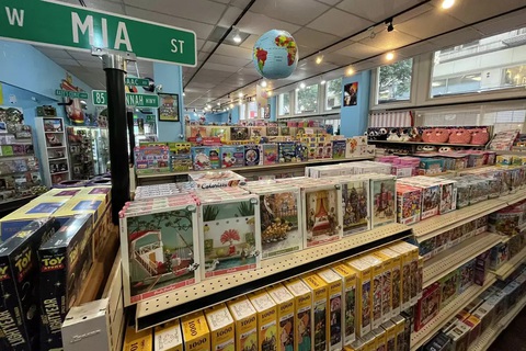 Cửa hàng truyền cảm hứng phim hoạt hình Toy Story sắp đóng cửa- Ảnh 1. Quang cảnh bên trong Jeffrey's Toys tại 45 Kearny St. ở San Francisco.