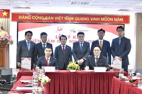 Saigon Co.op ký hợp tác chiến lược về vận chuyển hàng hóa với tập đoàn hàng đầu Hàn Quốc- Ảnh 1. Saigon Co.op và CJ Group ký kết hợp tác chiến lược về vận chuyển hàng hóa