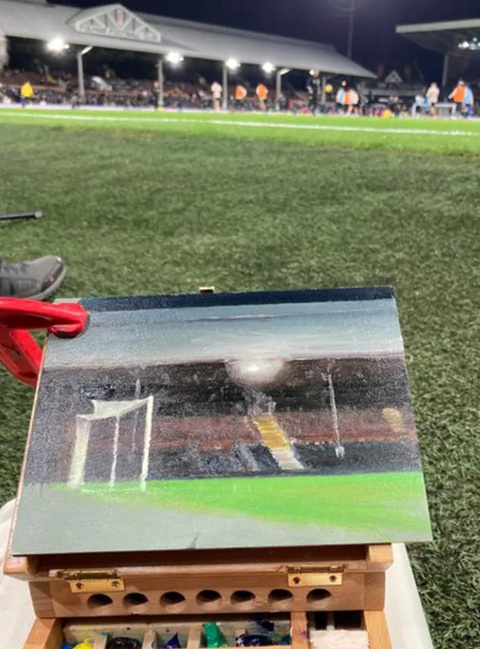 Vẽ tranh ở Giải ngoại hạng Anh- Ảnh 2. Bức tranh ông Russell vẽ trong suốt trận Fulham gặp Everton - Ảnh: THE SUN