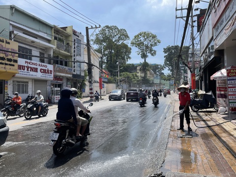 Bị ngưng hợp đồng dự án thoát nước Võ Văn Ngân, Anh Vinh kiện Ban dự án Thủ Đức- Ảnh 2. Dự án xây dựng hệ thống thoát nước đường Võ Văn Ngân, TP Thủ Đức đã trễ hẹn về đích - Ảnh: CHÂU TUẤN