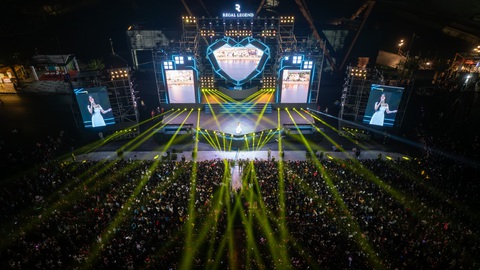 Bùng nổ cảm xúc cùng Countdown 2024 tại Regal Legend- Ảnh 5. Hệ thống âm thanh, sân khấu đẳng cấp mang đến những phần trình diễn có một không hai. Tuần lễ hội Legend Festival diễn ra từ 23-12 đến 31-12 đã đón hàng chục ngàn người dân và du khách, Regal Legend đang trở thành kinh đô giải trí rực rỡ, điểm đến hàng triệu du khách trên toàn cầu.