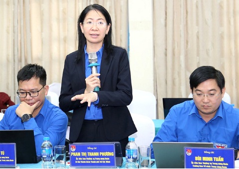 Cần đầu tư sâu chuyển đổi số trong Đoàn- Ảnh 1. Bí thư Thành Đoàn TP.HCM Phan Thị Thanh Phương đóng góp ý kiến tại hội nghị vào ngày 3-1 - Ảnh: H.T.