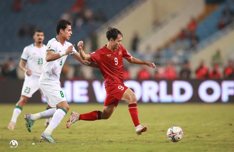Tuyển Việt Nam có 44,28% cơ hội giành vé đi tiếp ở Asian Cup 2023- Ảnh 1. Tuyển Việt Nam (áo đỏ) được đánh giá có 44,28% cơ hội vượt qua vòng bảng - Ảnh: VFF