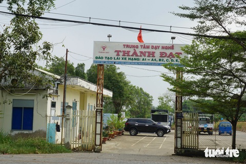 Dữ liệu DAT ở Trung tâm lái xe Thành Đạt có dấu hiệu bị can thiệp- Ảnh 1. Trung tâm Giáo dục nghề nghiệp lái xe Thành Đạt có địa chỉ trên đường Nguyễn Văn Tạo, xã Hiệp Phước, huyện Nhà Bè, TP.HCM. - Ảnh: ĐỨC PHÚ