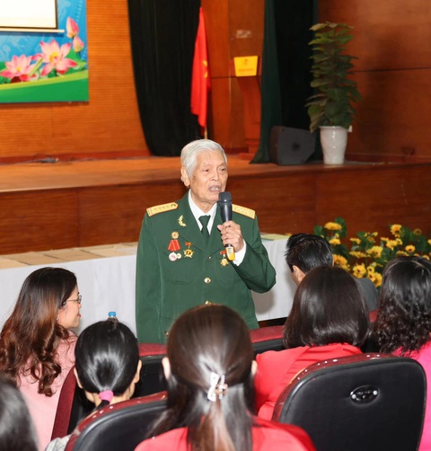 Nhạc sĩ Doãn Nho chia sẻ về ca khúc Năm anh em trên một chiếc xe tăng - Ảnh: Trung tâm lưu trữ Quốc gia III Nhạc sĩ Doãn Nho chia sẻ về ca khúc Năm anh em trên một chiếc xe tăng - Ảnh: Trung tâm Lưu trữ quốc gia III