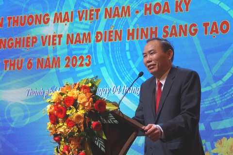Nông sản Việt sang Mỹ: Không nên thấy béo bở rồi làm ồ ạt- Ảnh 1. Thứ trưởng Bộ Nông nghiệp và Phát triển nông thôn Phùng Đức Tiến cho biết nông sản Việt Nam rộng cửa vào thị trường Mỹ - Ảnh: N.BÌNH