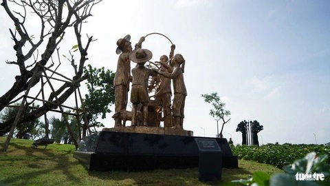 Đà Nẵng sẽ làm gì trên phố đi bộ đầu tiên ở đường Bạch Đằng?- Ảnh 3. Công viên APEC Đà Nẵng ngay trục đường tổ chức phố đi bộ - Ảnh: TRƯỜNG TRUNG