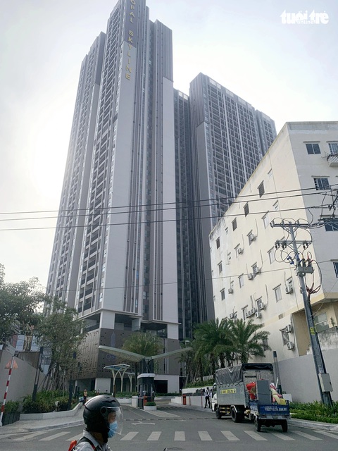Chung cư Opal Skyline trên đường Nguyễn Văn Tiết, TP Thuận An, tỉnh Bình Dương gồm hàng ngàn căn hộ, cho người dân vào ở dù chưa đạt nghiệm thu về phòng cháy chữa cháy - Ảnh: B.S. Chung cư Opal Skyline trên đường Nguyễn Văn Tiết, TP Thuận An, Bình Dương với hàng ngàn căn hộ đã cho dân vào ở dù chưa đạt nghiệm thu về phòng cháy chữa cháy - Ảnh: B.S.