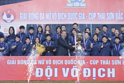 Bóng đá nữ TP.HCM chưa thể tái ký hợp đồng với hàng loạt trụ cột- Ảnh 3. CLB nữ TP.HCM với chức vô địch quốc gia năm 2023 - Ảnh: VFF