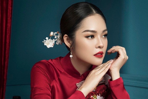 Dương Cẩm Lynh đụng độ ‘tình địch' Vân Trang, phản ứng gây bất ngờ- Ảnh 1. Dương Cẩm Lynh trở lại với công việc sau những lùm xùm đời tư