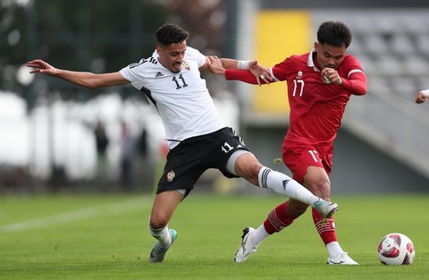 Thua Libya 0-4, vì sao tuyển Indonesia không bị rớt hạng?- Ảnh 1. Tuyển Indonesia (phải) trong trận thua Libya 0-4 tại Thổ Nhĩ Kỳ - Ảnh: BOLA