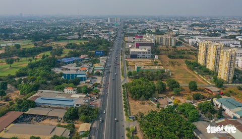 Quốc lộ 13 qua địa bàn TP Thuận An, tỉnh Bình Dương, tháng 4-2022 - Ảnh: QUANG ĐỊNH Quốc lộ 13 qua địa bàn TP Thuận An, tỉnh Bình Dương, tháng 4-2022 - Ảnh: QUANG ĐỊNH