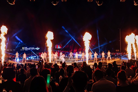 Hơn 50.000 người đến xem trình diễn pháo hoa kết hợp nhạc nước tại The Global City- Ảnh 5. Dàn lineup đình đám đã đổ bộ và mang đến nhiều phần trình diễn