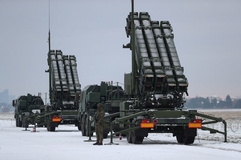 Phương Tây lo Ukraine mắc bẫy Nga, tiêu hao tên lửa Patriot- Ảnh 1. Tên lửa Patriot - Ảnh: REUTERS
