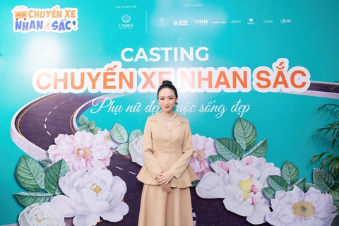 Hoa hậu Phương Nga bất ngờ xuất hiện casting Chuyến xe nhan sắc- Ảnh 1. Tại buổi casting, Trương Hồ Phương Nga chọn trang phục giản dị, tôn lên vẻ thanh lịch.
