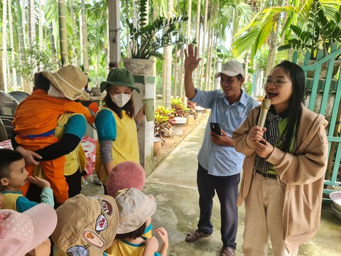 Nghĩa Hành mở cửa đón khách- Ảnh 1. Đoàn học sinh trường mầm non ở TP Quảng Ngãi chọn Nghĩa Hành làm điểm tham quan, trải nghiệm - Ảnh: TRẦN MAI