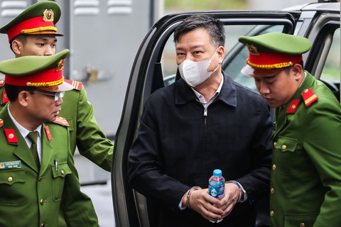 Cựu bộ trưởng Nguyễn Thanh Long: Không đòi hỏi, chỉ cầm 2,25 triệu USD của Việt Á- Ảnh 2. Cựu bí thư Tỉnh ủy Hải Dương Phạm Xuân Thăng tại tòa vào sáng 3-1 - Ảnh: NGUYỄN KHÁNH