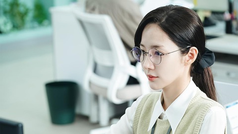 Cảnh khỏa thân trong phim mới của Park Min Young bị chê vô nghĩa, nhạt nhẽo- Ảnh 2. Tạo hình, diễn xuất của Park Min Young trong Marry my husband được khen ngợi - Ảnh: tvN