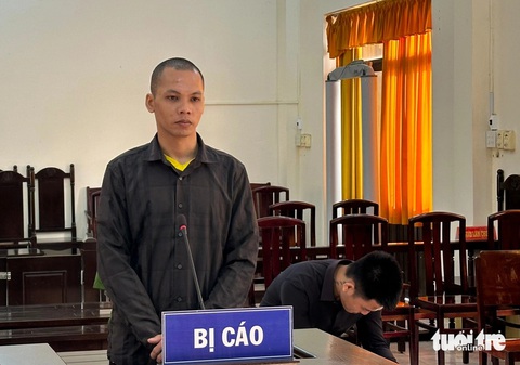 Vụ xe biển xanh tông chết nữ sinh: Cha nạn nhân yêu cầu làm rõ chủ sở hữu xe- Ảnh 1. Danh Thép tại Tòa án nhân dân tỉnh Kiên Giang vào chiều ngày 5-1 - Ảnh: TIẾN MINH