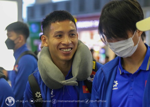 Đội tuyển Việt Nam lên đường sang Qatar dự Asian Cup 2023- Ảnh 6. Bộ đôi tiền vệ trung tâm Đỗ Hùng Dũng và Nguyễn Tuấn Anh - Ảnh: VFF