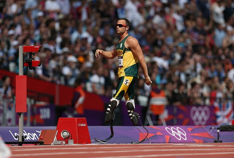 Huyền thoại không chân Pistorius mãn hạn tù sau vụ án bắn chết bạn gái- Ảnh 2. Oscar Pistorius là VĐV khuyết tật đầu tiên thi đấu điền kinh tại một kỳ Olympic vào năm 2012 - Ảnh: GETTY