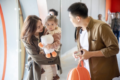 Quả nhiên là em bé 'đụng đâu trend đó', bé Pam tiếp tục tạo trend với chiếc ba lô siêu đáng yêu- Ảnh 3. Quả nhiên là em bé 'đụng đâu trend đó', bé Pam tiếp tục tạo trend với chiếc ba lô siêu đáng yêu- Ảnh 3.