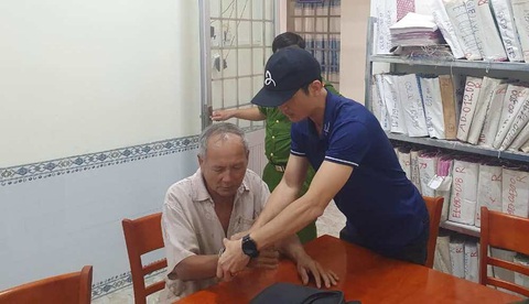 Giết 6 người, trốn truy nã 43 năm thì bị bắt- Ảnh 1. Bị can Phan Thanh Việt thực hiện hành vi giết người lúc 28 tuổi, lẩn trốn 43 năm, khi bị bắt đã 71 tuổi - Ảnh: Công an Quảng Ngãi