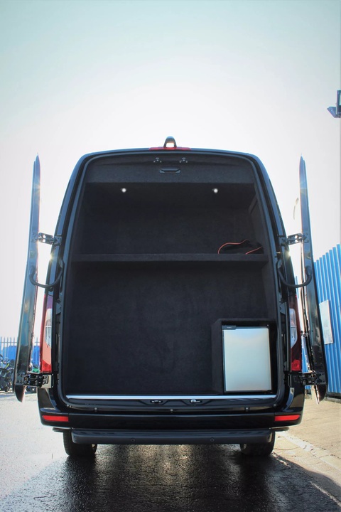 Mercedes-Benz Sprinter siêu sang, giá ngang Bentley Flying Spur nhưng đủ cho 9 người- Ảnh 5. Mercedes-Benz Sprinter siêu sang, giá ngang Bentley Flying Spur nhưng đủ cho 9 người- Ảnh 5.