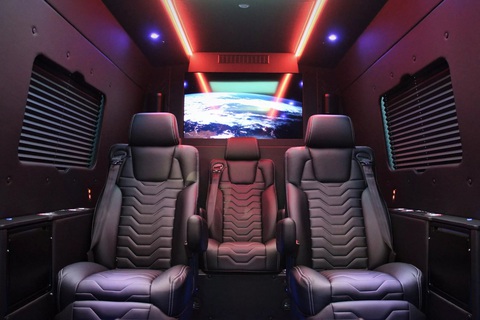 Mercedes-Benz Sprinter siêu sang, giá ngang Bentley Flying Spur nhưng đủ cho 9 người- Ảnh 7. Mercedes-Benz Sprinter siêu sang, giá ngang Bentley Flying Spur nhưng đủ cho 9 người- Ảnh 7.