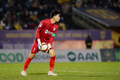 Lựa chọn tân binh của HLV Troussier tại Asian Cup 2023- Ảnh 3. Văn Việt hiện là lựa chọn hàng đầu trong khung gỗ của SLNA - Ảnh: FPT Play