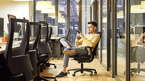 Sự mất kết nối giữa gen Z và môi trường công sở được lý giải có một phần nguyên nhân do ảnh hưởng của đại dịch COVID-19 - Ảnh: Getty Images Sự mất kết nối giữa gen Z và môi trường công sở được lý giải có một phần nguyên nhân do ảnh hưởng của đại dịch COVID-19 - Ảnh: Getty Images