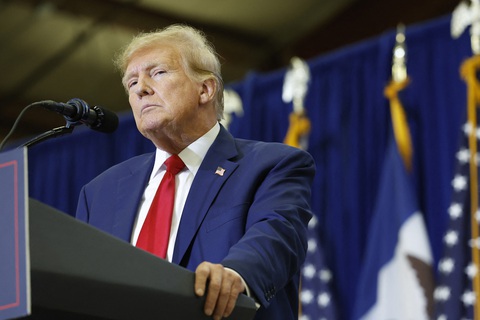 Cựu Tổng thống Mỹ Donald Trump phát biểu tại cuộc vận động ở bang Iowa ngày 5-1 - Ảnh: AFP Cựu tổng thống Mỹ Donald Trump phát biểu tại cuộc vận động ở bang Iowa ngày 5-1 - Ảnh: AFP