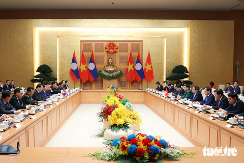 Thúc đẩy làm đường cao tốc, đường sắt nối Việt Nam và Lào- Ảnh 1. Toàn cảnh cuộc hội đàm tại trụ sở Chính phủ - Ảnh: HẢI NGUYỄN
