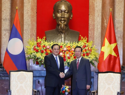 Chủ tịch nước: Việt Nam luôn sát cánh cùng Lào- Ảnh 1. Chủ tịch nước Võ Văn Thưởng tiếp Thủ tướng Lào Sonexay Siphandone - Ảnh: TTXVN