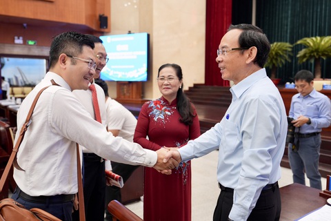 Chủ tịch Phan Văn Mãi phân tích hạn chế trong tăng trưởng TP.HCM năm 2023- Ảnh 1. Bí thư Thành ủy TP.HCM Nguyễn Văn Nên tham dự hội nghị tổng kết - Ảnh: HỮU HẠNH