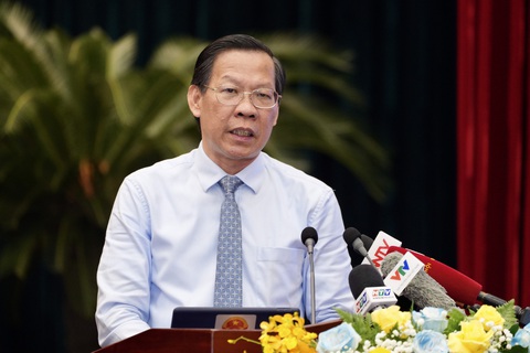 Chủ tịch Phan Văn Mãi phân tích hạn chế trong tăng trưởng TP.HCM năm 2023- Ảnh 2. Chủ tịch UBND TP.HCM Phan Văn Mãi phát biểu khai mạc hội nghị - Ảnh: HỮU HẠNH