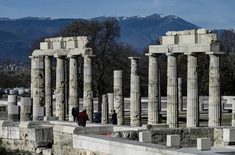 Cung điện cổ của Vua Macedonia Philippos II và nơi đăng quang của Alexander Đại đế đã được các quan chức Hy Lạp khánh thành hôm 5-1 sau 16 năm trùng tu - Ảnh: MITROLIDIS Cung điện cổ của Vua Macedonia Philippos II và nơi đăng quang của Alexander Đại đế đã được các quan chức Hy Lạp khánh thành ngày 5-1, sau 16 năm trùng tu - Ảnh: MITROLIDIS