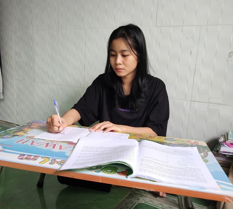 Cô sinh viên ngành y vượt khó nuôi ước mơ thoát nghèo- Ảnh 1. Cô sinh viên nghèo ngành y với ý chí vượt khó học giỏi đáng khâm phục - Ảnh: LAN NGỌC