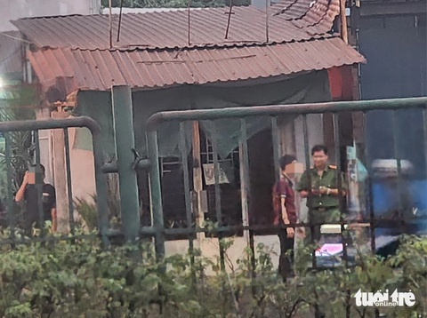 Chốt chặn nhiều tuyến đường truy bắt nghi phạm giết người ở Hóc Môn- Ảnh 1. Ki ốt nơi xảy ra vụ việc - Ảnh: NGỌC KHẢI