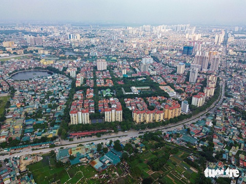 Toàn cảnh đoạn vành đai 2,5 dang dở, Hà Nội đang đốc thúc thanh tra quỹ đất đối ứng- Ảnh 1. Toàn cảnh đoạn vành đai 2,5 dang dở, phía đầu tuyến là hầm chui Kim Đồng trị giá hơn 700 tỉ đồng đang được thi công - Ảnh: HỒNG QUANG