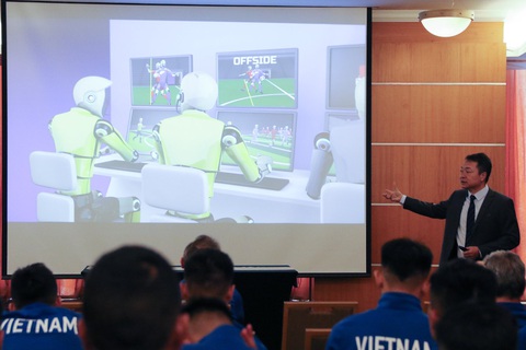 Ban tổ chức Asian Cup 2023 họp với đội tuyển Việt Nam để phổ biến luật thi đấu và những nét mới tại giải - Ảnh: VFF Ban tổ chức Asian Cup 2023 họp với đội tuyển Việt Nam để phổ biến luật thi đấu và những nét mới tại giải - Ảnh: VFF