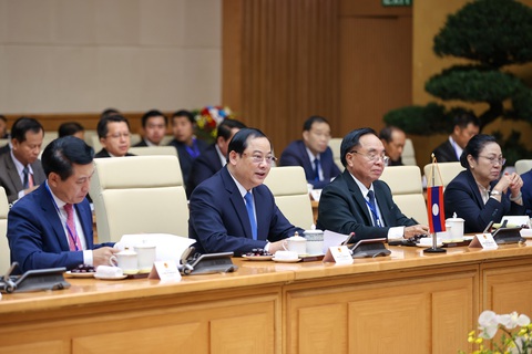Việt Nam mua điện từ 26 nhà máy thủy điện Lào- Ảnh 3. Thủ tướng Lào Sonexay Siphandone phát biểu tại cuộc họp - Ảnh: VGP