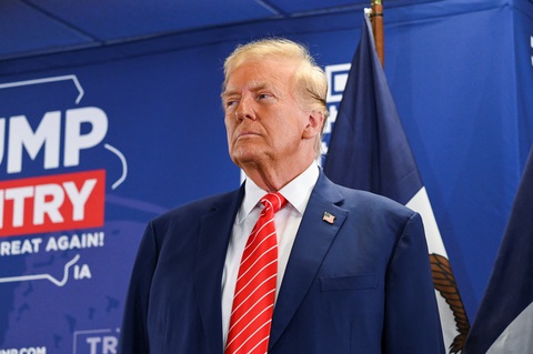 Ông Trump trong buổi vận động ở bang Iowa, Mỹ, ngày 6-1-2024 - Ảnh: REUTERS Ông Trump trong buổi vận động ở bang Iowa, Mỹ, ngày 6-1-2024 - Ảnh: REUTERS