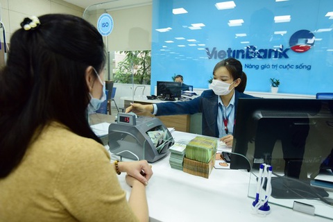 Sẽ có một số ưu đãi dành cho VietinBank- Ảnh 1. Năm 2024, lãnh đạo Ngân hàng Nhà nước đề nghị VietinBank tiếp tục tiết giảm chi phí để giảm giảm lãi vay cho khách hàng - Ảnh: CTV