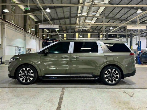 Tin tức giá xe: Kia Carnival sản xuất 2024 vừa về đại lý đã được giảm 40 triệu- Ảnh 4. Bản Luxury tiêu chuẩn có 8 chỗ ngồi, trong khi đó các phiên bản cao cấp hơn như Premium và Signature mới có thêm tùy chọn 7 chỗ với 2 ghế tách biệt và tựa tay ở hàng ghế thứ hai. Các cấu hình chỗ ngồi của Carnival phù hợp với nhu cầu của cả gia đình và chạy dịch vụ cao cấp - Ảnh: Đại lý Kia/Facebook